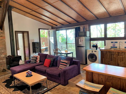 305 Montville - The Artist's Cottage - Broome Tourism 0