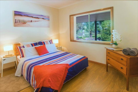 32 Zachary Drive Farm Stay Iconic Water Views - Broome Tourism 2