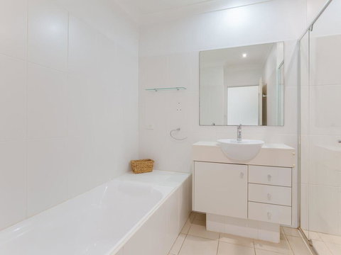 356 ' Oaks Pacific Blue', 265 Sandy Point Rd - Air Conditioned, Direct Pool Access And Suited For Disability - Broome Tourism 1