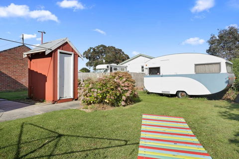 4 MONTROSE AVE - Retro Home In The Heart Of Town - Broome Tourism 3