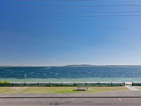 5 'Bayside' 21 Victoria Parade - unbeatable location and Air Conditioned