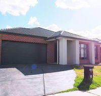 5 Bed 2 Bath big house - Broome Tourism