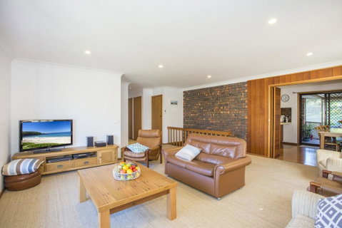 57 Carroll Ave Mollymook Beach - Relaxed Homely Retreat - Broome Tourism 2