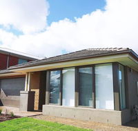 5Bed 2Bath Family House in Werribee - Broome Tourism