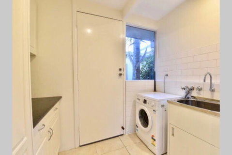 6 Bedroom Beautiful And Comfy Family House - Broome Tourism 2