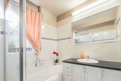 6 Bedroom Beautiful And Comfy Family House - Broome Tourism 1