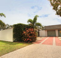 6 Petrie Ave Marcoola Pet Friendly Linen supplied - Broome Tourism