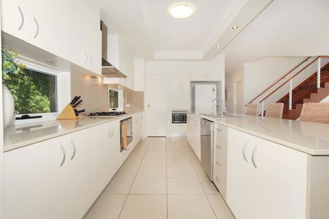60 Beachway Parade, Marcoola, 500 BOND, Linen Supplied - Broome Tourism 3