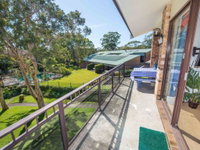73 'Bay Parklands' 2 Gowrie Avenue - solar heated pool spa tennis court  views