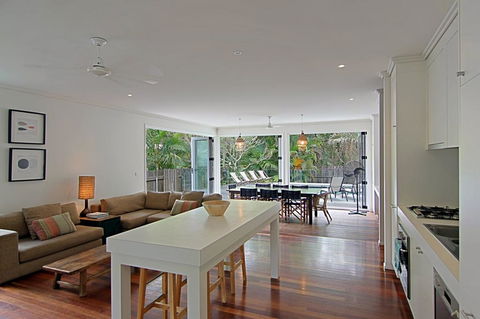 77 Butler Street, Byron Bay - Lantana Beach House - Broome Tourism 3