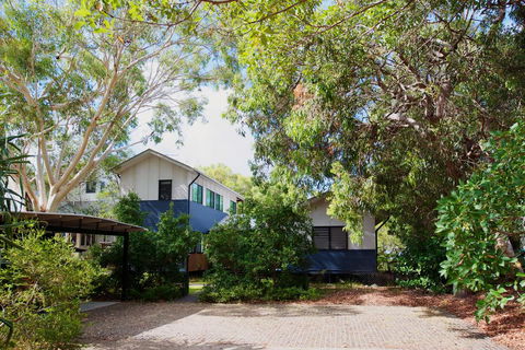91 Tramican - Aquamarine - Broome Tourism 0