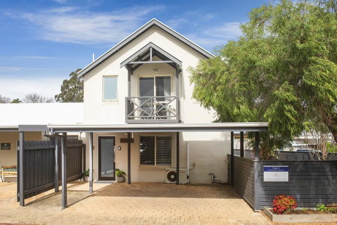 @WinenWaves Margaret River - Broome Tourism 0