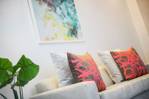 A Comfy & Central 2BR Apt Near Flinders Station - Broome Tourism 3