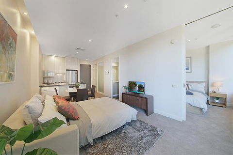 A Comfy & Central 2BR Apt Near Flinders Station - Broome Tourism 2