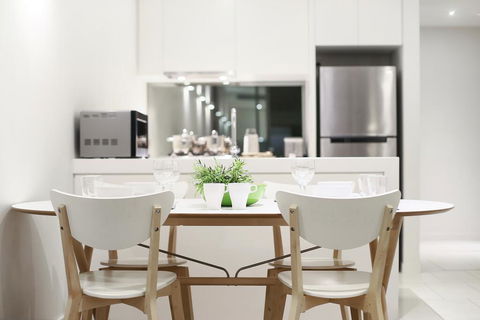 A Modern 2BR Apt Near Federation Square - Broome Tourism 0