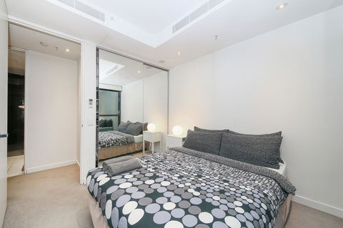 A Modern 2BR Apt Near Federation Square - Broome Tourism 3