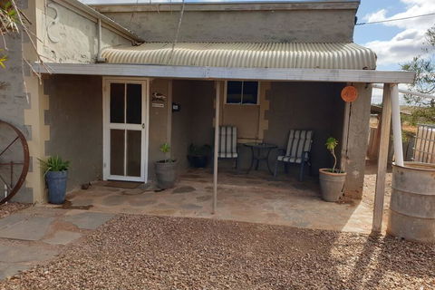 A Real Bush Retreat. Kangas, Emus & Starry Skies. - Broome Tourism 2
