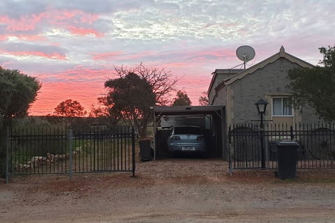 A Real Bush Retreat. Kangas, Emus & Starry Skies. - Broome Tourism 1