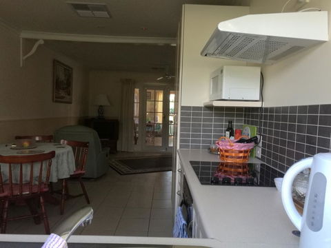 A Victor Harbour Retreat Aldinga Tony's Music Cottage - Broome Tourism 0
