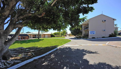 Abrolhos Reef Lodge - Broome Tourism 2