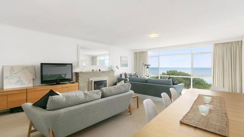 ABSOLUTE BEACHFRONT - FRANKSTON - Broome Tourism 0