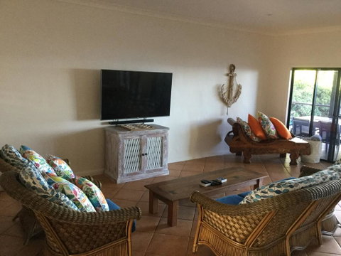 ABSOLUTE BEACHFRONT BLISS @ NEWELL BEACH - Broome Tourism 3