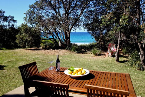 Absolute Beachfront Mollymook - Broome Tourism 1