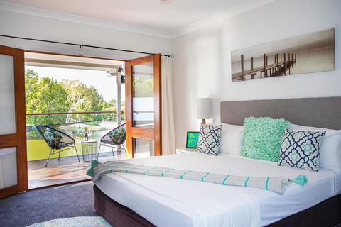 Absolute Lakefront - Port Douglas - Broome Tourism 3