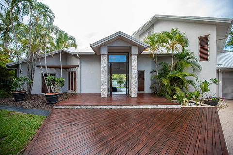 Absolute Lakefront - Port Douglas - Broome Tourism 2