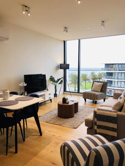Absolute Waterfront Apt 319 Lighthouse - Broome Tourism 3