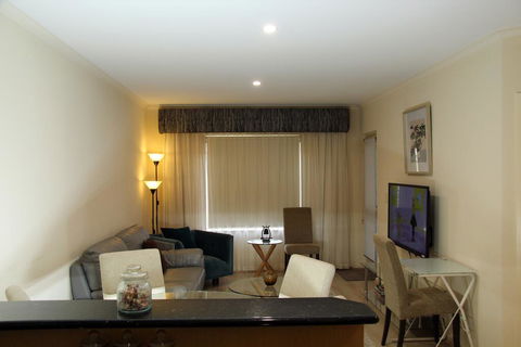 ADELAIDE CBD APARTMENT - 3BR, 2BATH & CARPARK - Broome Tourism 2