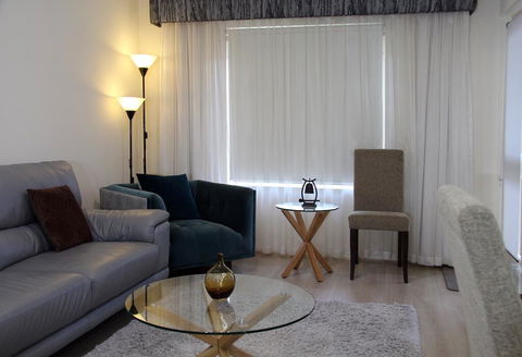 ADELAIDE CBD APARTMENT - 3BR, 2BATH & CARPARK - Broome Tourism 3