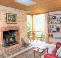 Adelaide Hills 'Camellia Cottage' - WiFi - Broome Tourism