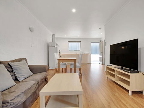 Adelaide Holiday Homes - Broome Tourism 2