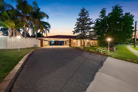 Econo Lodge Border Gateway Wodonga - Broome Tourism 4