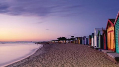 Esplanade Escape To The Brighton Beach Boxes - Broome Tourism 3