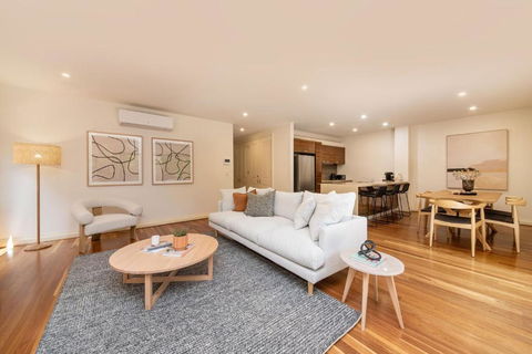 Esplanade Escape To The Brighton Beach Boxes - Broome Tourism 0