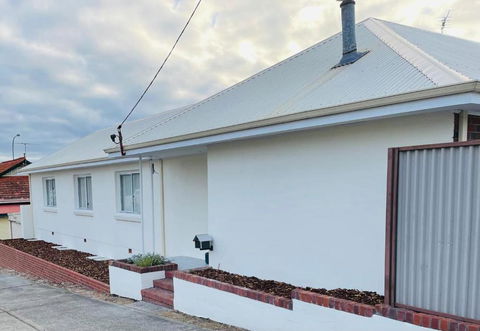 Executive Central Home - Broome Tourism 0