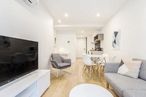 Executive Comfort Living Near La Trobe & RMIT Uni - Broome Tourism 0