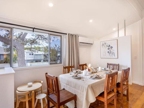 Family Friendly Cozy 4BR House At Annerley - Broome Tourism 1