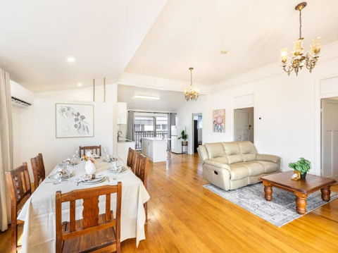 Family Friendly Cozy 4BR House At Annerley - Broome Tourism 2