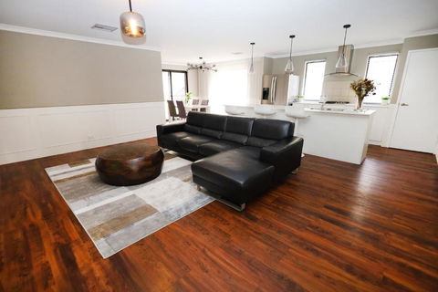 Family Holiday Home - Broome Tourism 4