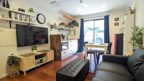 Frostwood House - Broome Tourism 0