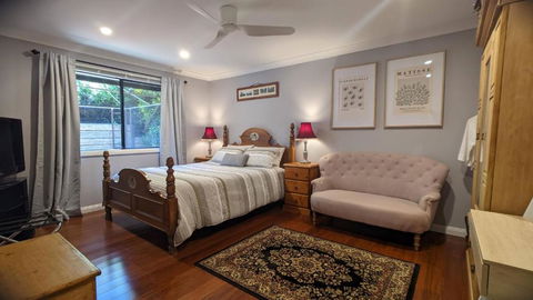 Frostwood House - Broome Tourism 1
