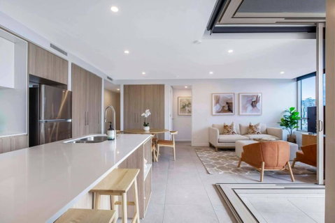 Gabba Oasis:Luxury 3BRM Apt Pool - Broome Tourism 4
