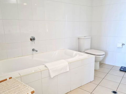 Glam Apartment 21 - Broome Tourism 4