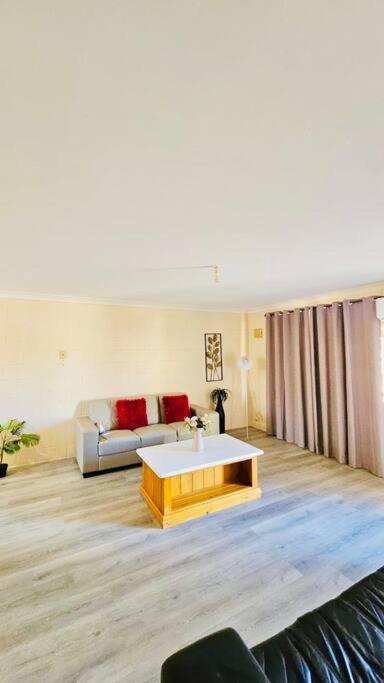 Golden Patch Retreat, Kalgoorlie - Broome Tourism 2