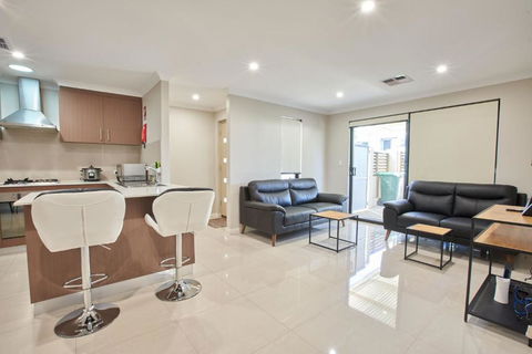 Gorgeous Family House Near Shops - Broome Tourism 0