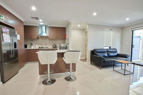 Gorgeous Family House Near Shops - Broome Tourism 2