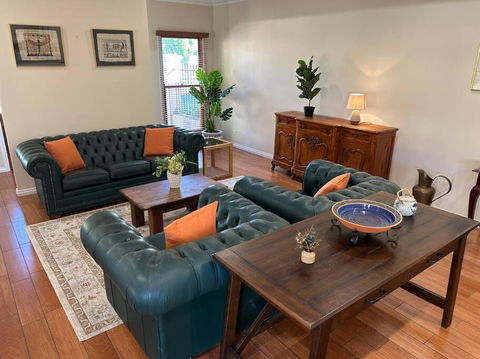 Grand Retreat In Peaceful Street - Broome Tourism 0